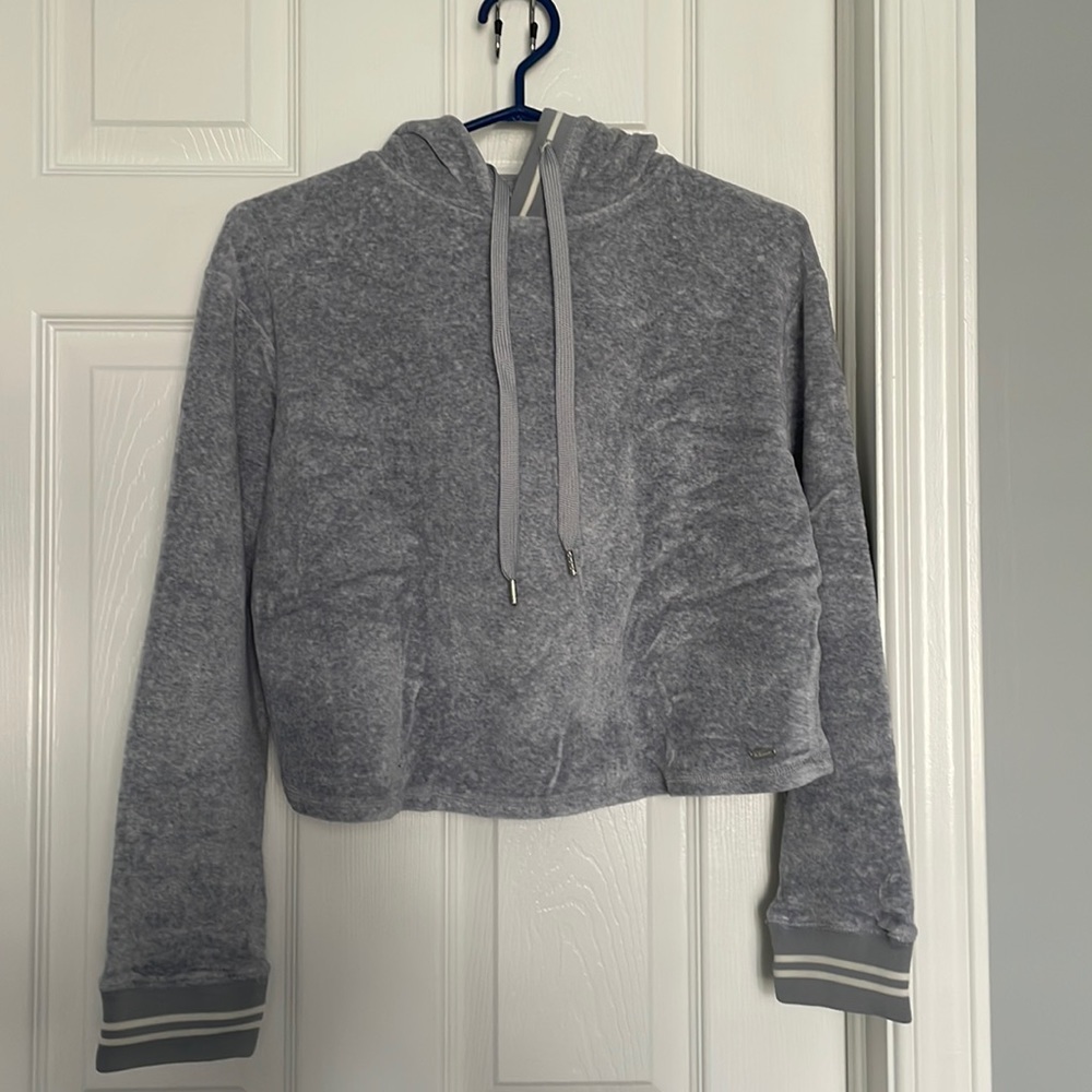 Cropped velvet grey sweater